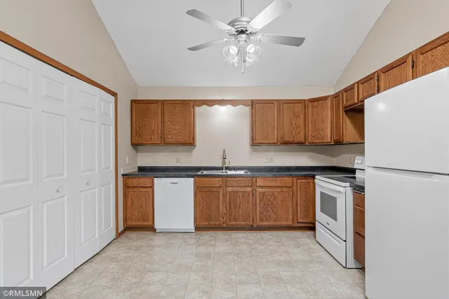 $184,500 | 3300 Greenbrier Street, Unit 3300C, Vadnais Heights, MN 55127