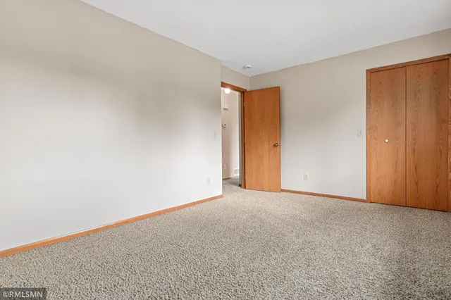 $184,500 | 3300 Greenbrier Street, Unit 3300C, Vadnais Heights, MN 55127