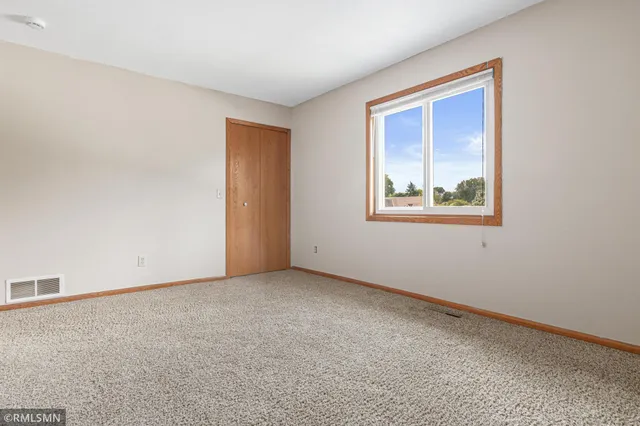 $184,500 | 3300 Greenbrier Street, Unit 3300C, Vadnais Heights, MN 55127