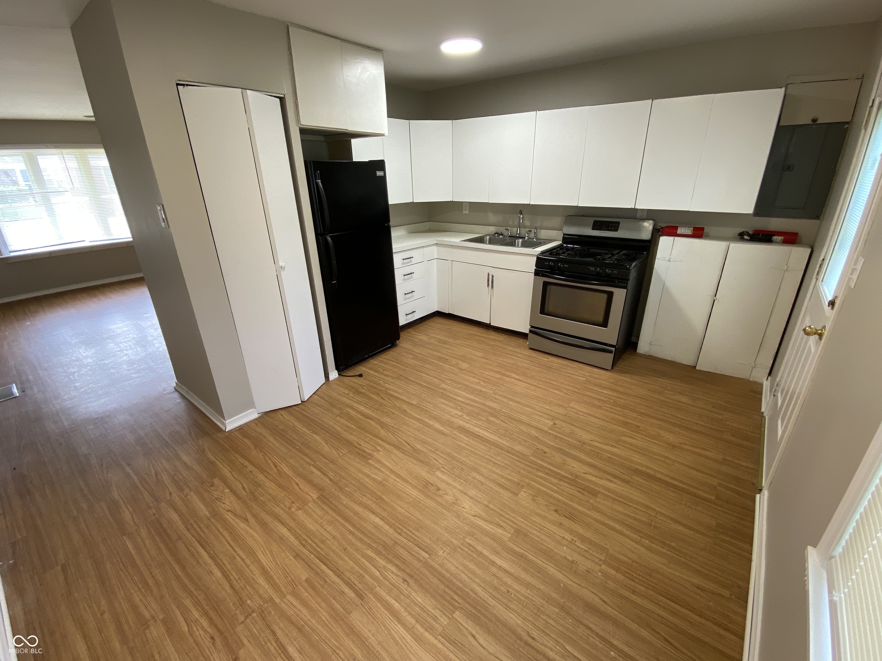 7910 Roy Road Indianapolis, IN 46219 - Photo 5 of 15