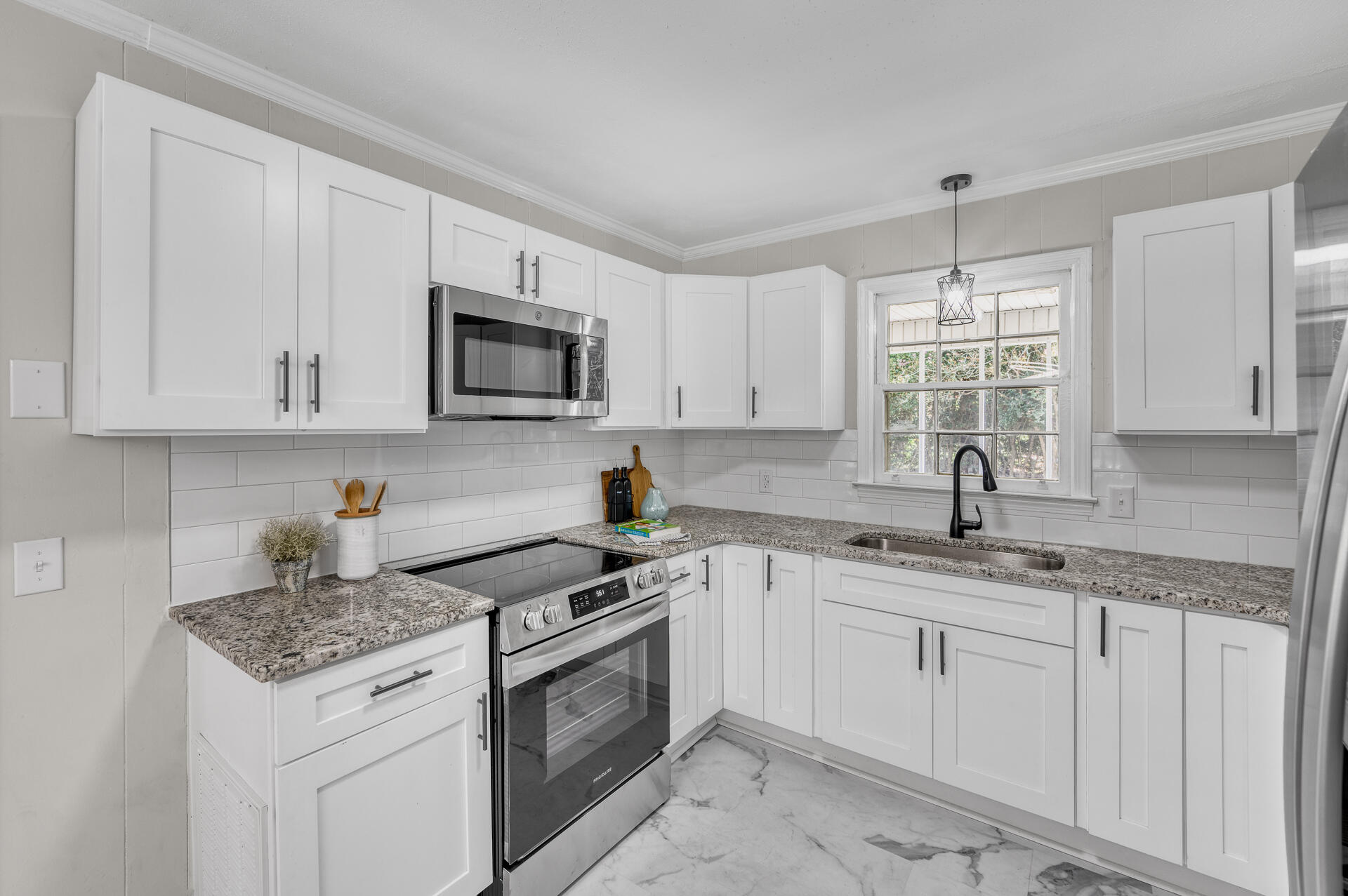 419 Azalea Drive Walterboro, SC 29488 - Photo 13 of 27 419Azalea-16