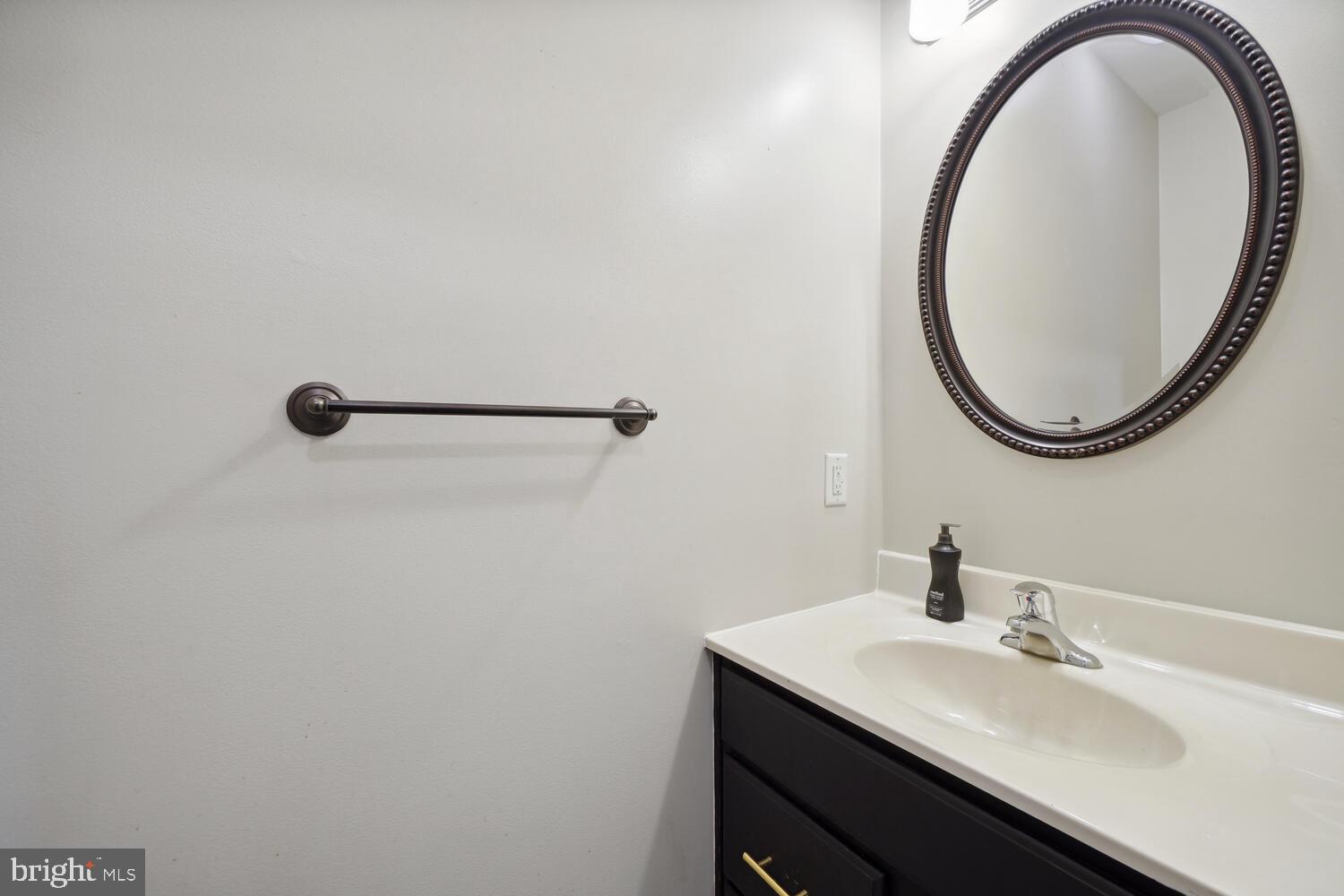 41743 Stumptown Road Leesburg, VA 20176 - Photo 25 of 44 Powder Room