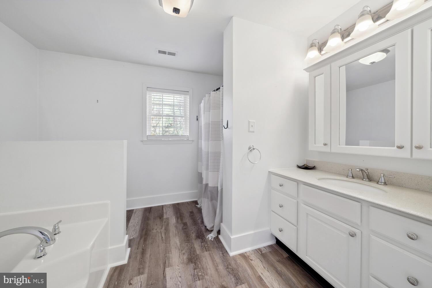 41743 Stumptown Road Leesburg, VA 20176 - Photo 28 of 44 Primary Bathroom