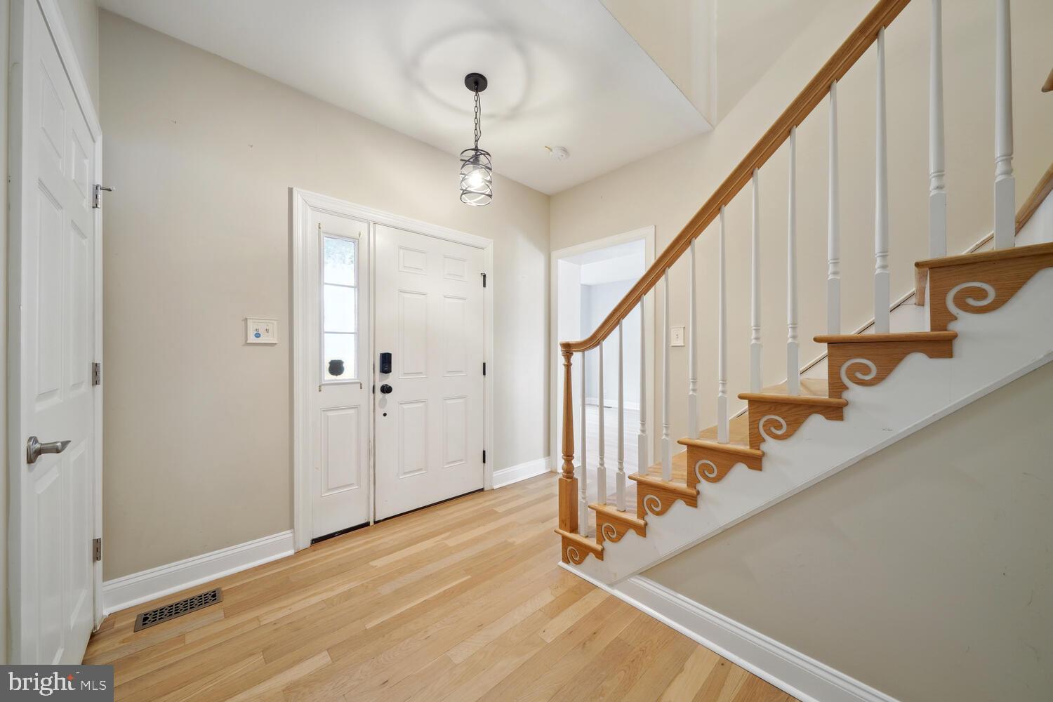 41743 Stumptown Road Leesburg, VA 20176 - Photo 8 of 44 Foyer