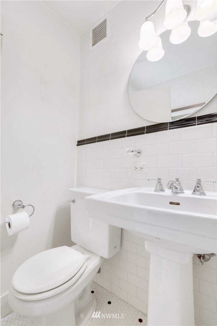1105 Spring Street, Unit 1303 Seattle, WA 98104 - Photo 18 of 25