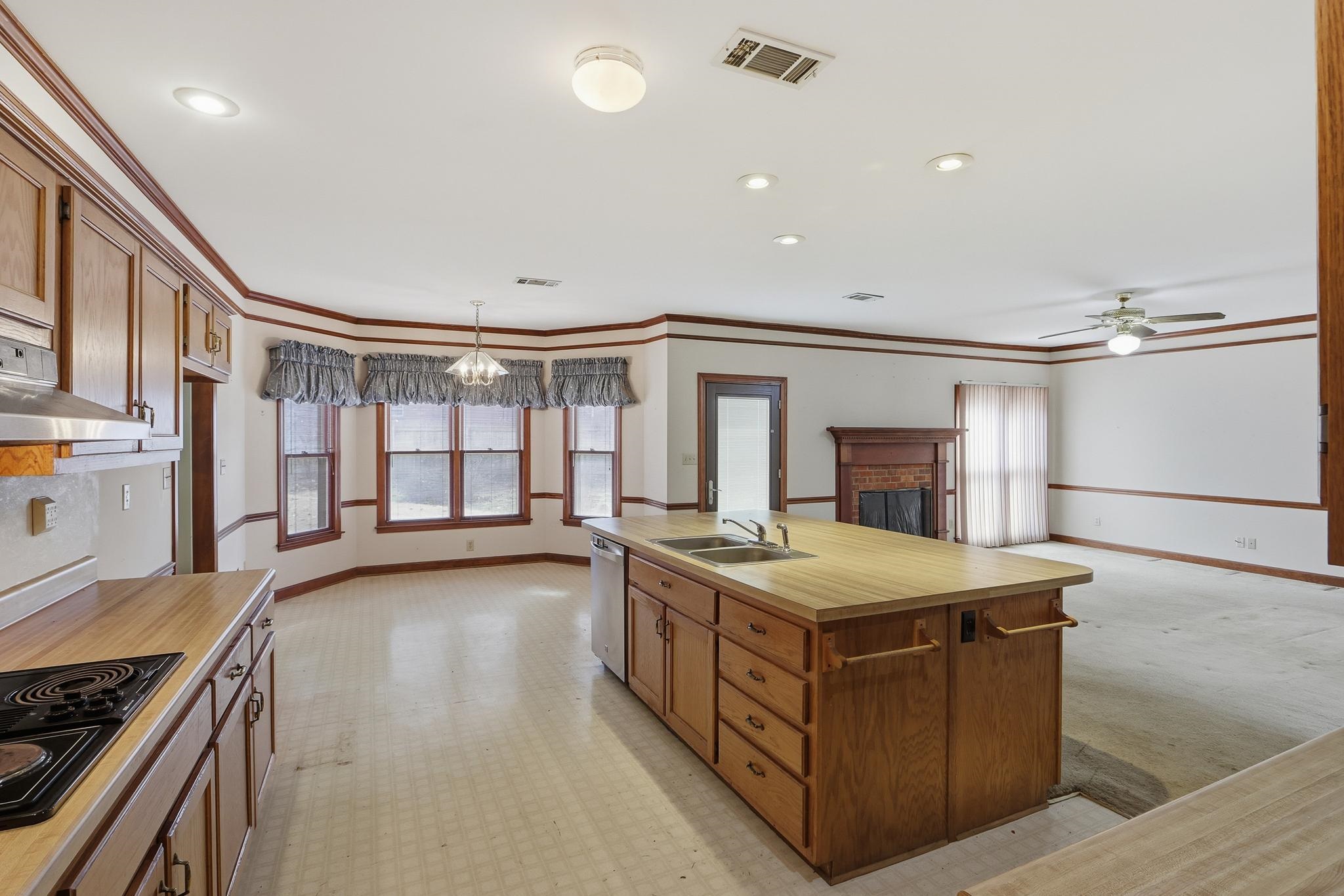 2670 Stout Rd Cove Memphis, TN 38119 - Photo 37 of 37 a living room with stainless steel appliances granite countertop furniture and a kitchen view