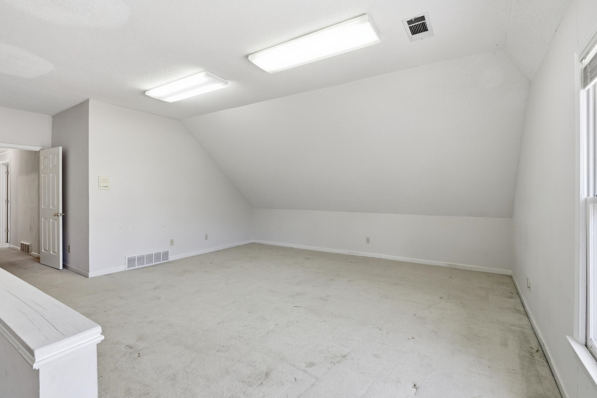 2670 Stout Rd Cove Memphis, TN 38119 - Photo 33 of 37 Bonus room with vaulted ceiling and light carpet