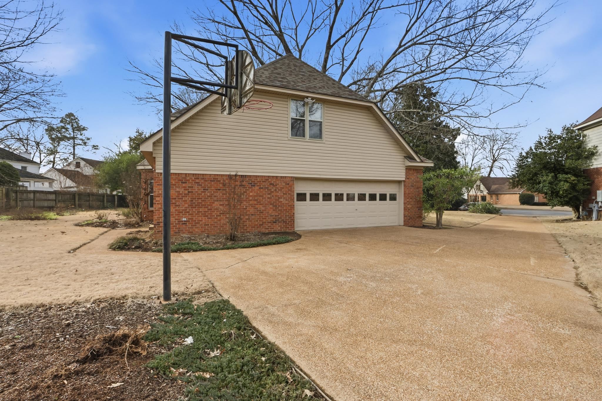 2670 Stout Rd Cove Memphis, TN 38119 - Photo 5 of 37 a view of a entrance gate of a house