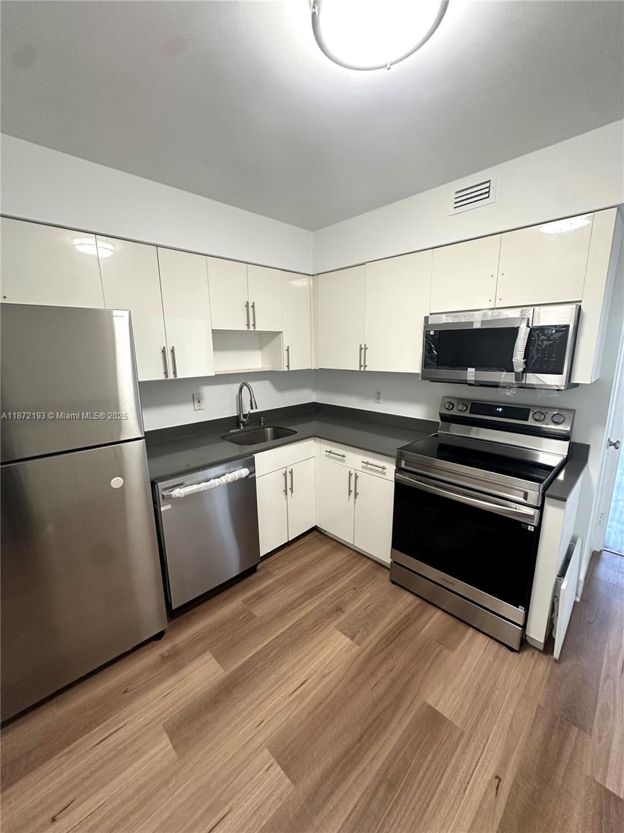 5161 Collins Avenue, Unit 1208 Miami Beach, FL 33140 - Photo 14 of 15