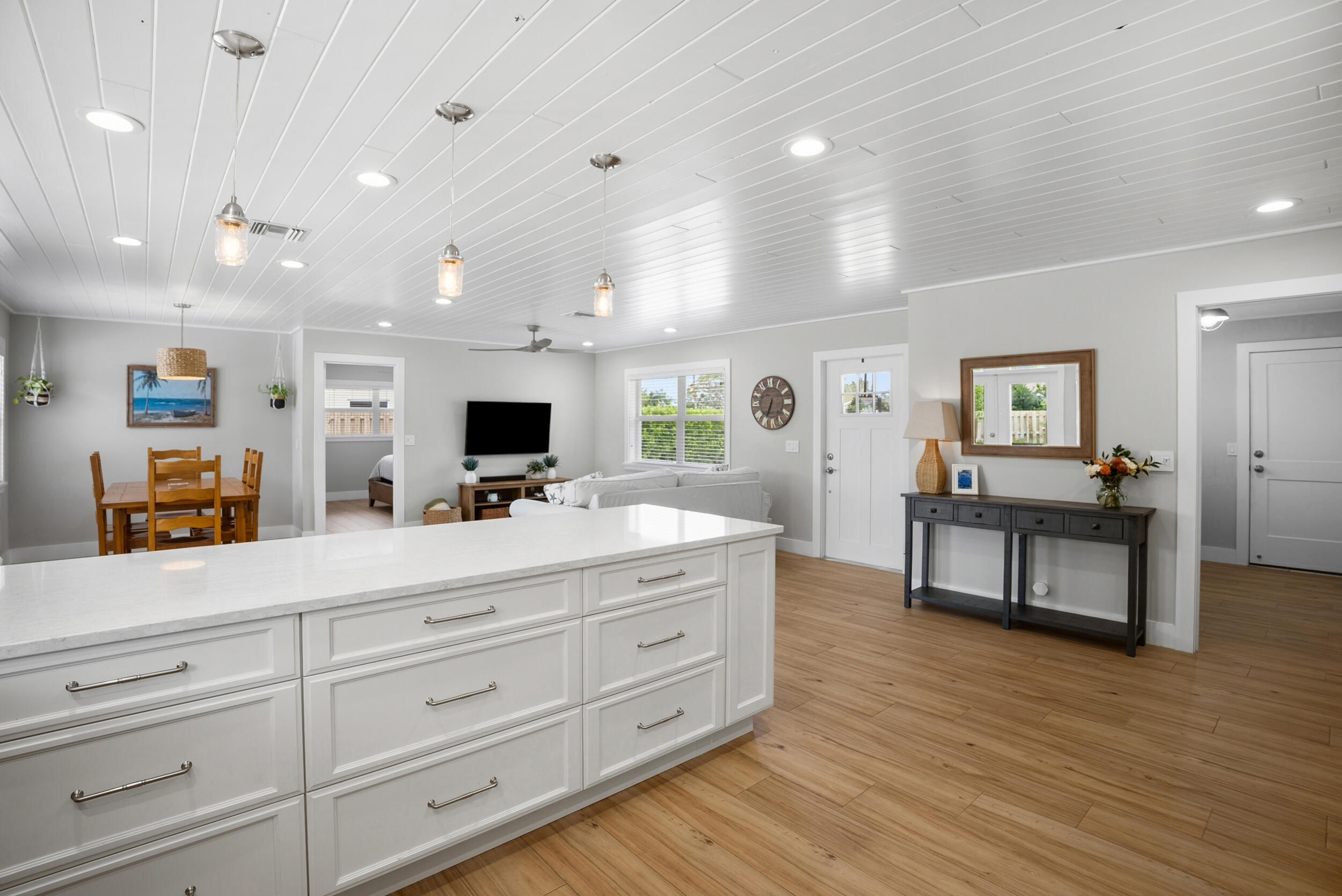 303 Norfolk Road Jupiter, FL 33469 - Photo 8 of 36 077_smfz