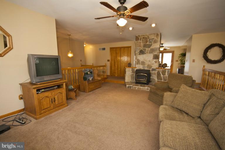 3433 Clayton Road Joppa, MD 21085 - Photo 10 of 28 Living Room
