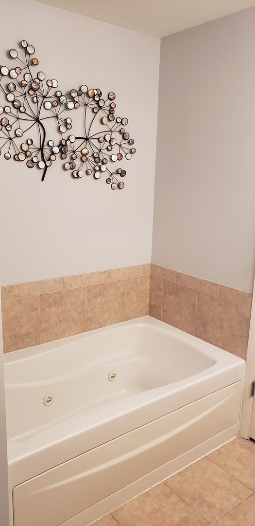 511 Prestwick Lane, Unit 501 Wheeling, IL 60090 - Photo 16 of 21 a bathroom with bathtub and shower