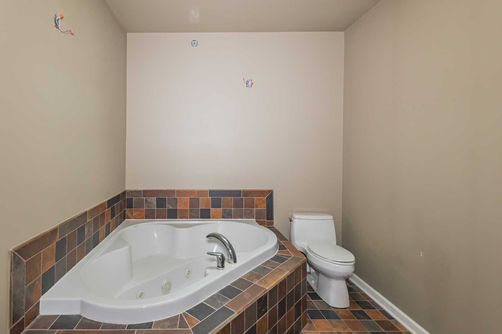16 South Aberdeen Street, Unit 9 Chicago, IL 60607 - Photo 24 of 24 a bathroom with a toilet and a sink