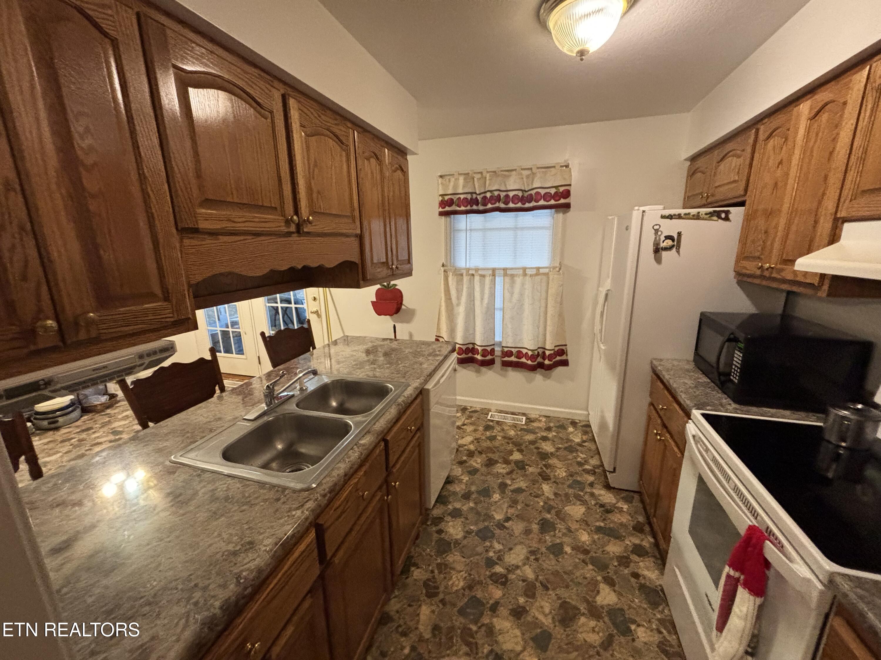 530 Pine Creek Road Oneida, TN 37841 - Photo 3 of 24 IMG_4090