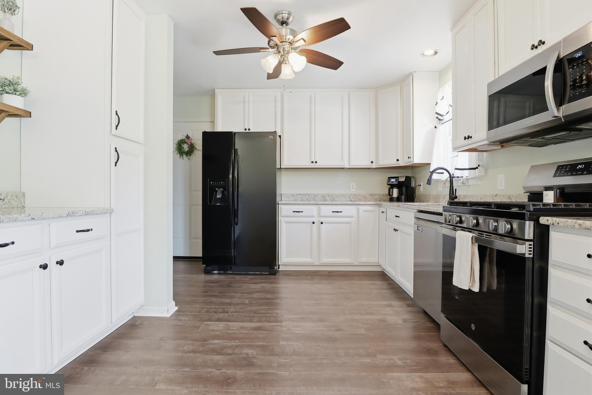 217 Overview Circle West Red Lion, PA 17356 - Photo 12 of 59 Updated Kitchen