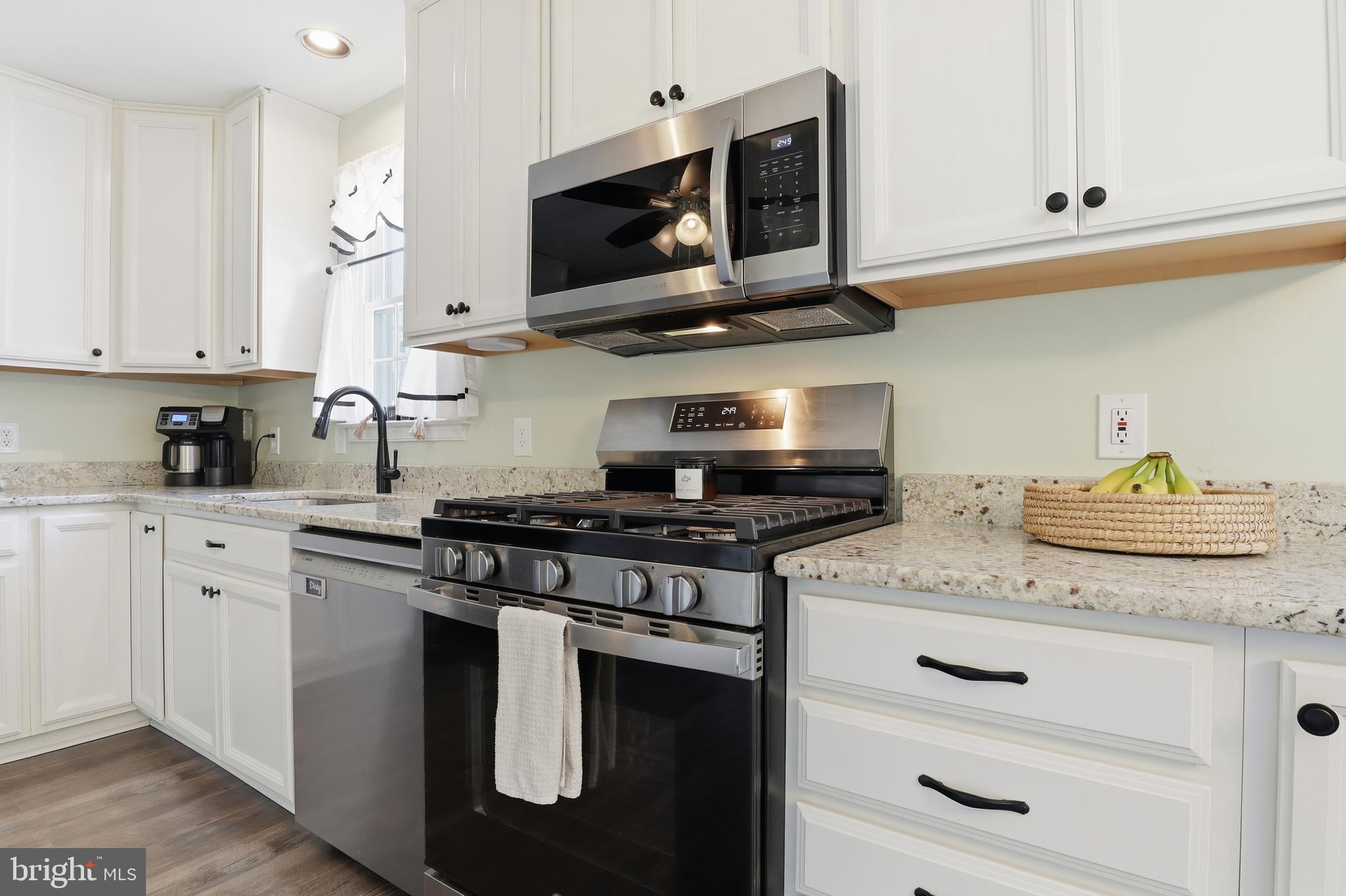 217 Overview Circle West Red Lion, PA 17356 - Photo 13 of 59 New GAS Stove, Dishwasher & Microwave