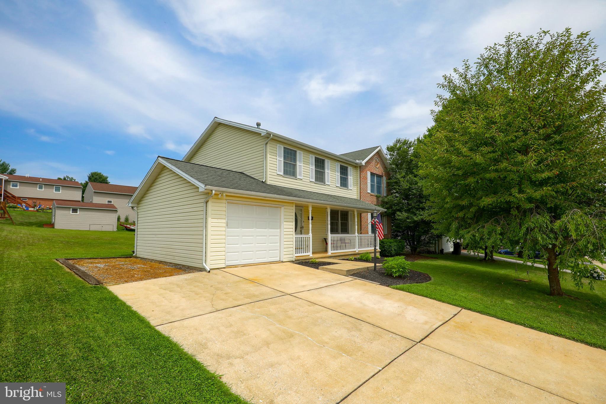 217 Overview Circle West Red Lion, PA 17356 - Photo 58 of 59 Summer pic