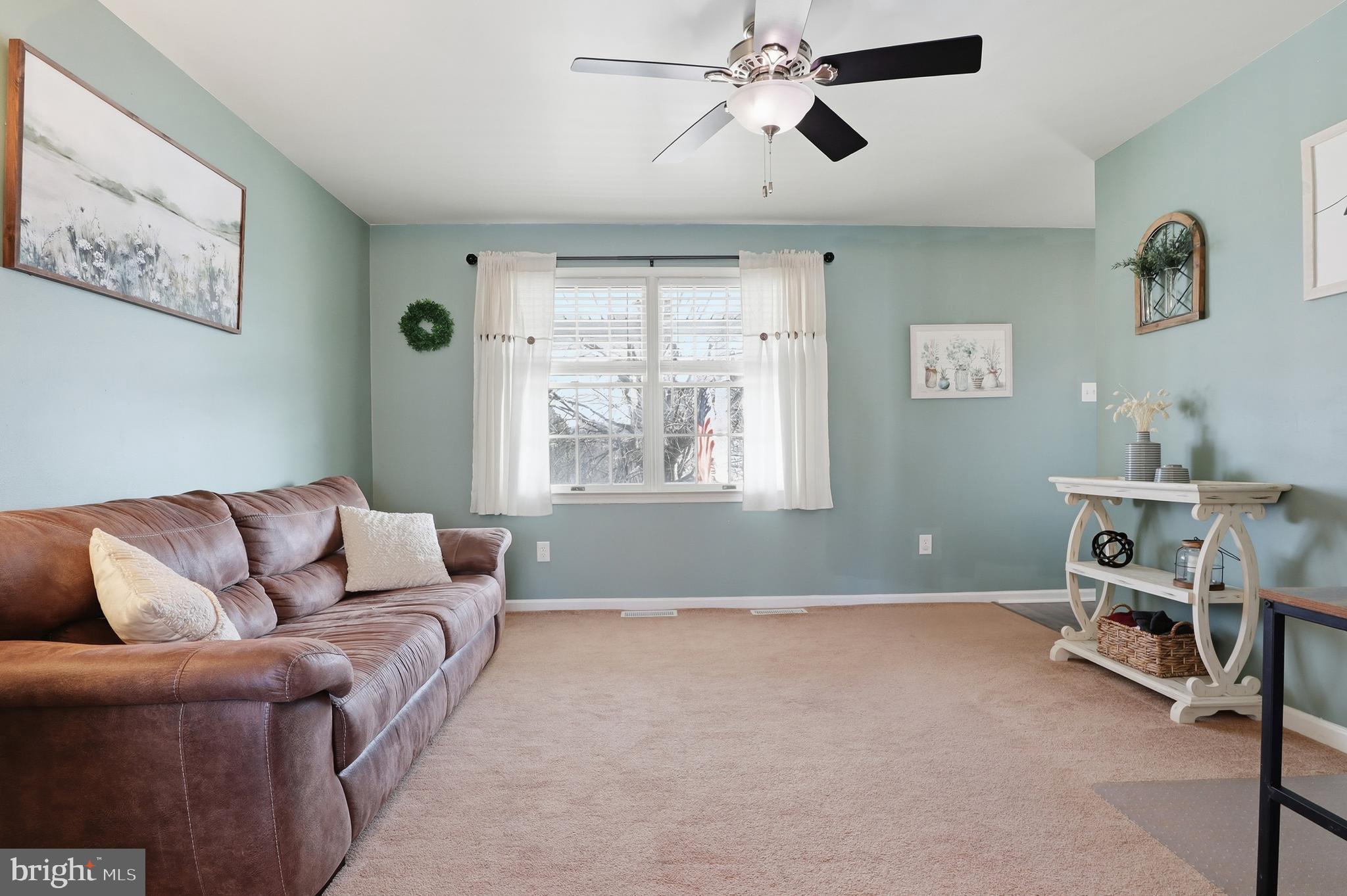 217 Overview Circle West Red Lion, PA 17356 - Photo 9 of 59 Living Room