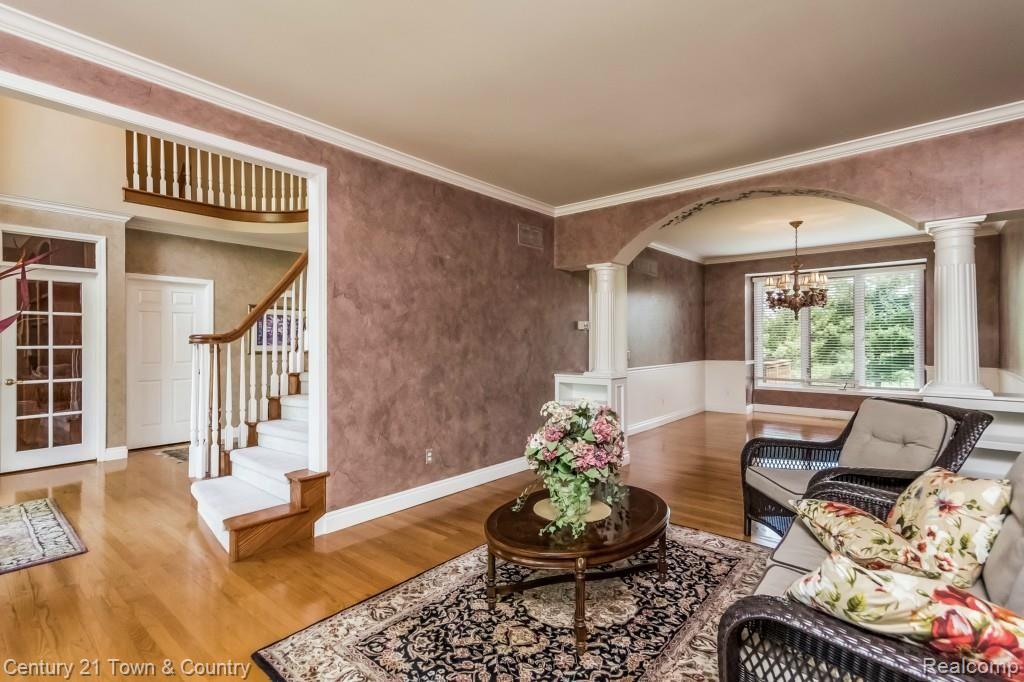 320 Wyngate Drive Rochester, MI 48307 - Photo 16 of 47 019-Sitting_Room-1722759-large.jpg