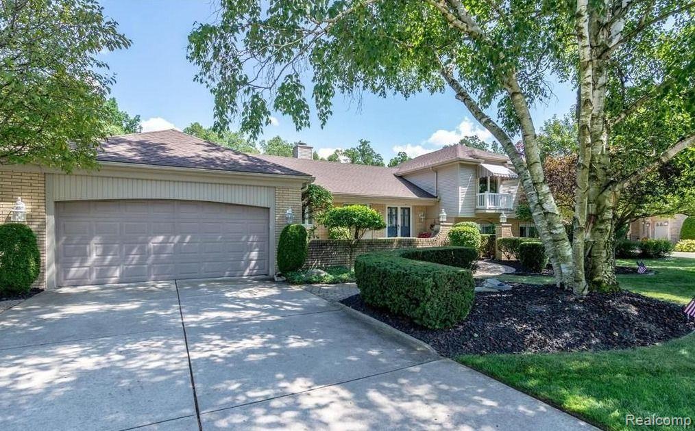 35159 Lancashire Road Livonia, MI 48152 - Photo 1 of 45 Summer Time photo