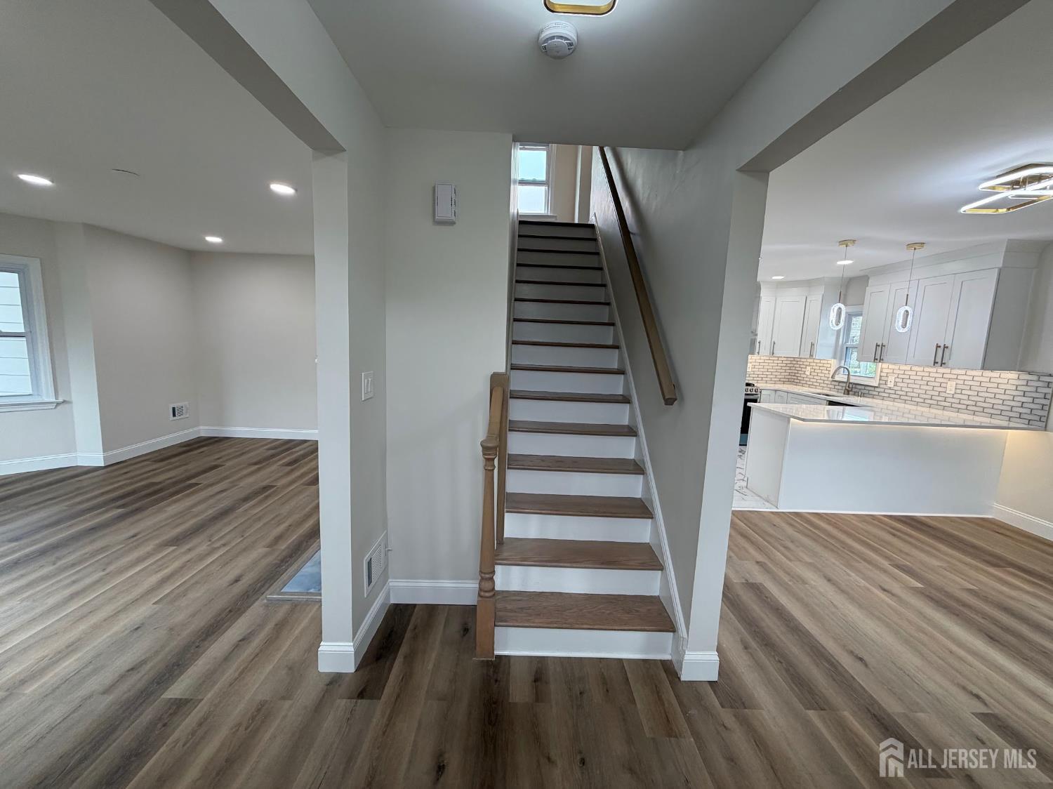 565 Crows Mill Road Fords, NJ 08863 - Photo 2 of 39