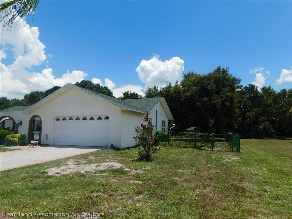 5824 Thunder Road Sebring, FL 33876 - Photo 4 of 16 Gallery Image 4