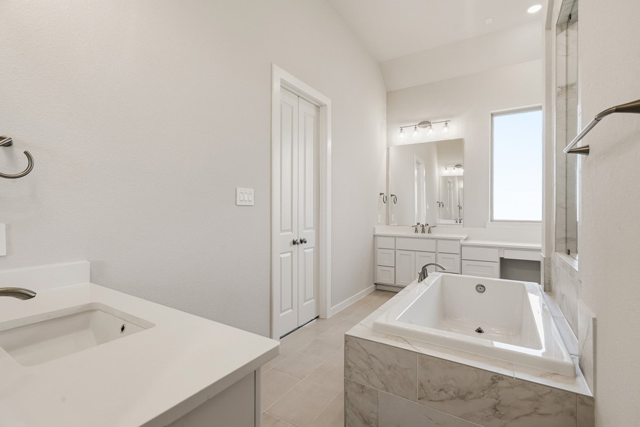 31738 Rosemary Road Fulshear, TX 77423 - Photo 12 of 24 Primary Bathroom