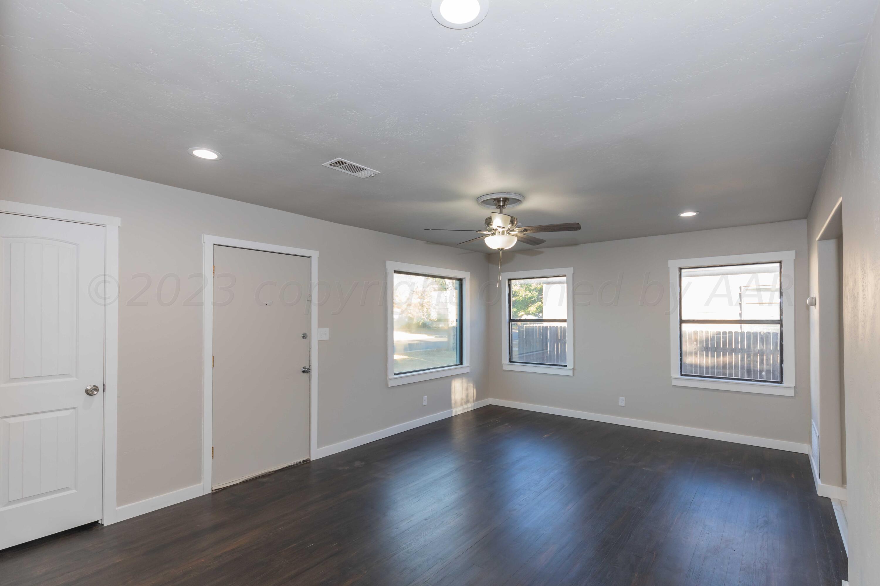 4317 Gables Street Amarillo, TX 79110 - Photo 9 of 29 LIIVNG ROOM VIEW 1