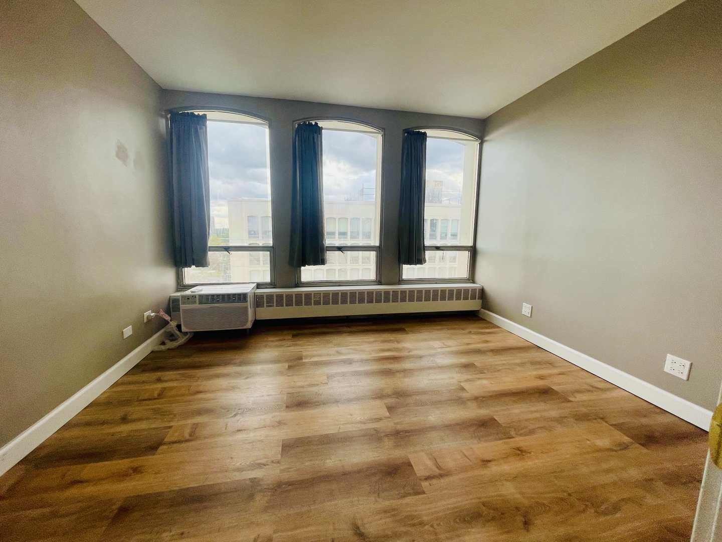 1451 East 55th Street, Unit 1030N Chicago, IL 60615 - Photo 6 of 18 a view of room with window