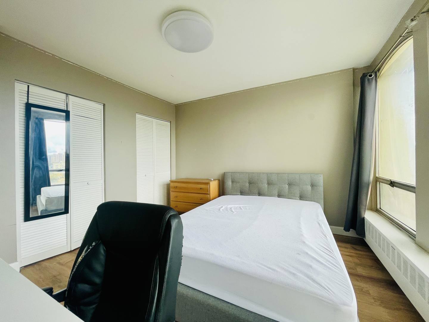 1451 East 55th Street, Unit 1030N Chicago, IL 60615 - Photo 10 of 18 a bed sitting in a bedroom next to a window