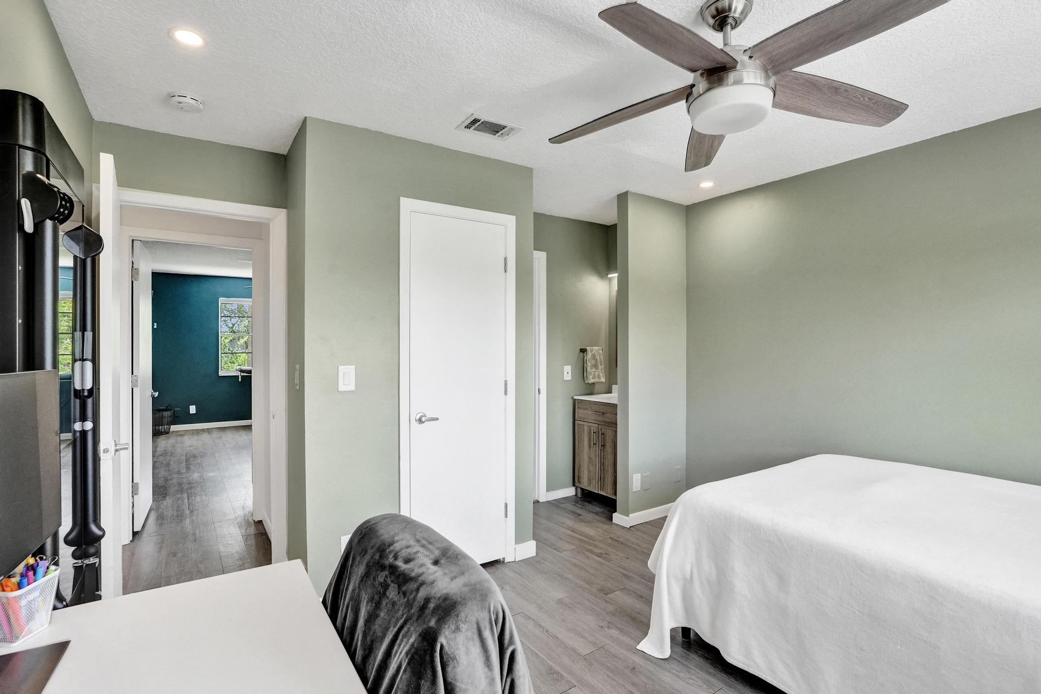 201 Southwest 3rd Street, Unit 201 Pompano Beach, FL 33060 - Photo 35 of 42 DSC02267