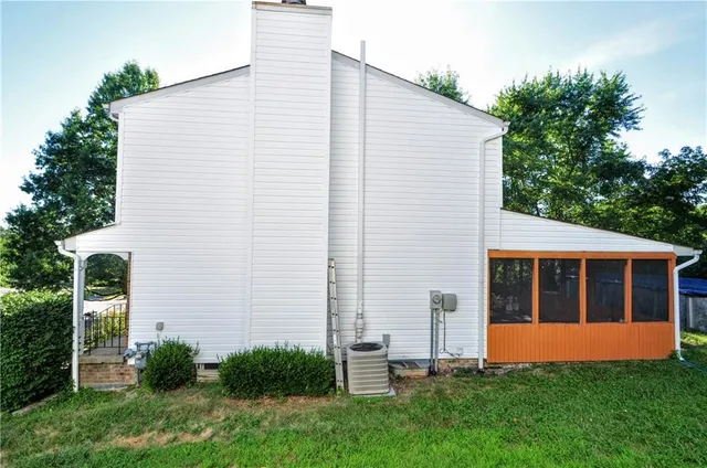 a view of house with backyard