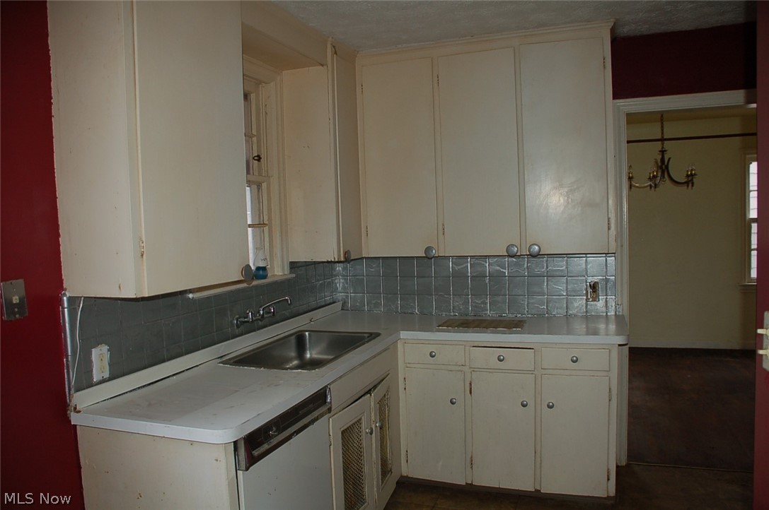 2167 Barrington Road Cleveland, OH 44118 - Photo 7 of 13