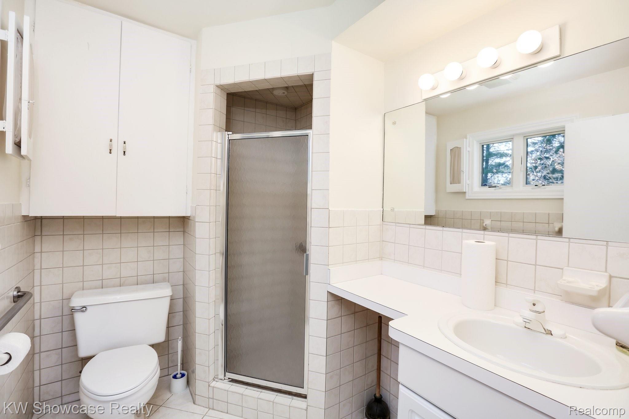 28110 Quail Hollow Road Farmington, MI 48331 - Photo 23 of 31 Master Bath w/ walk-in shower