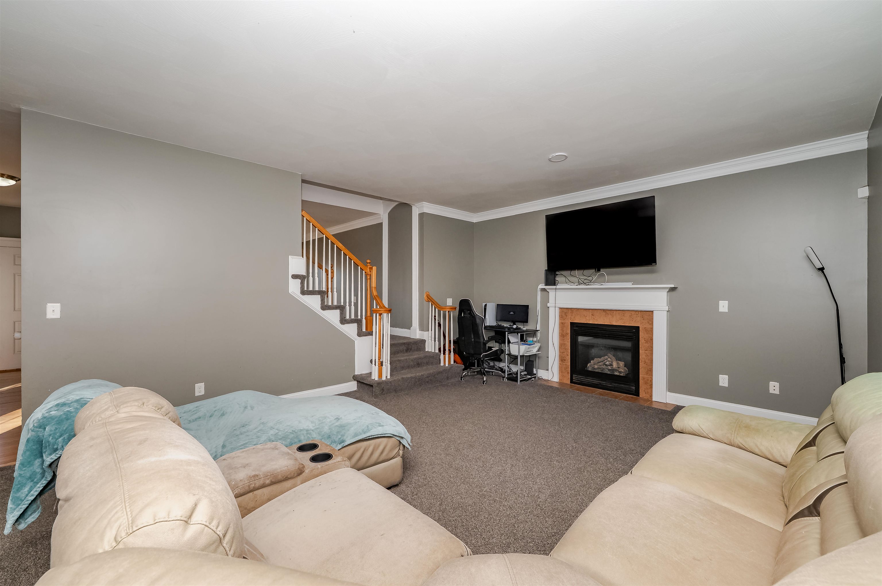 16 Pond Road Raymond, NH 03077 - Photo 4 of 18