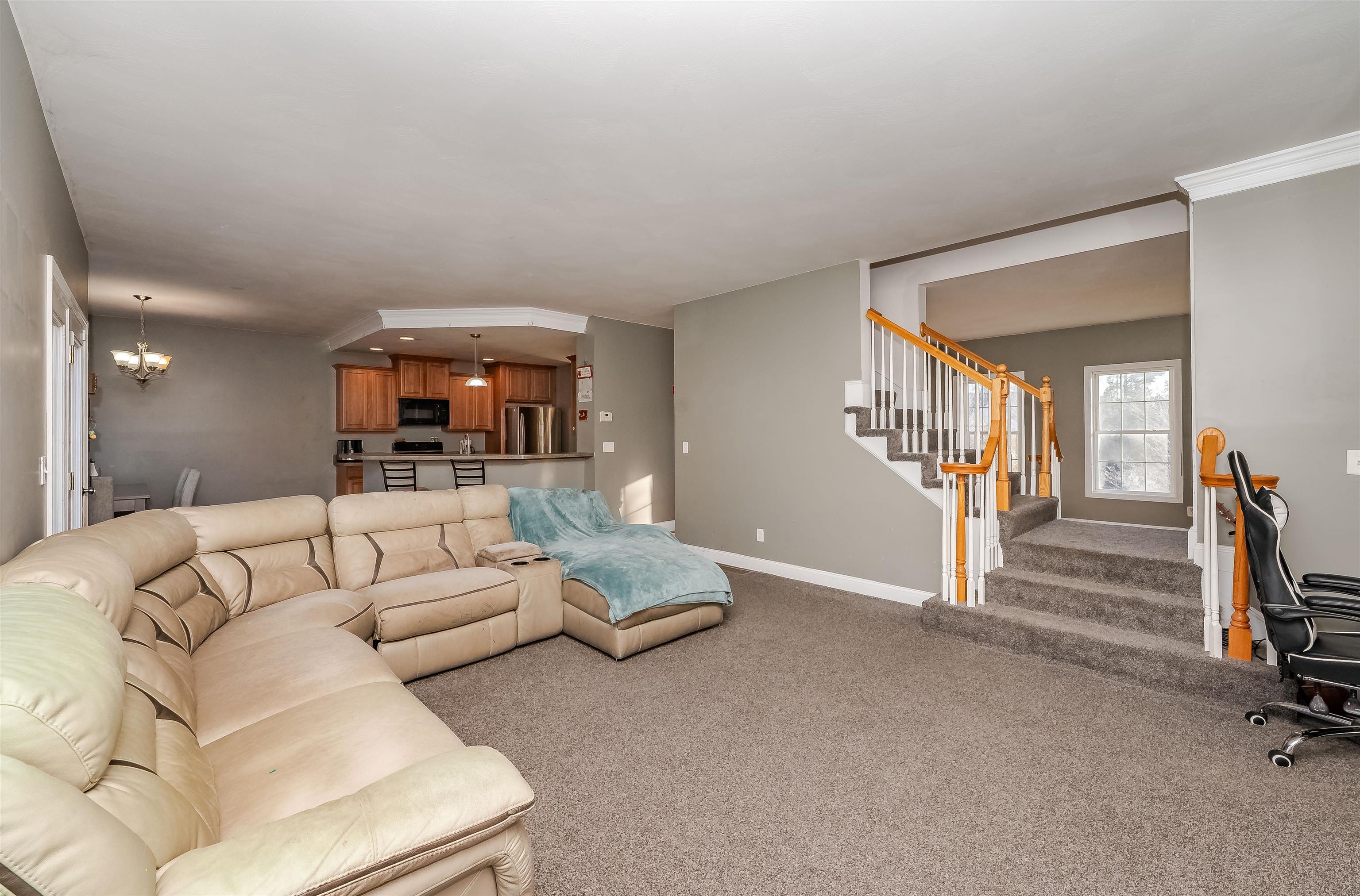 16 Pond Road Raymond, NH 03077 - Photo 5 of 18