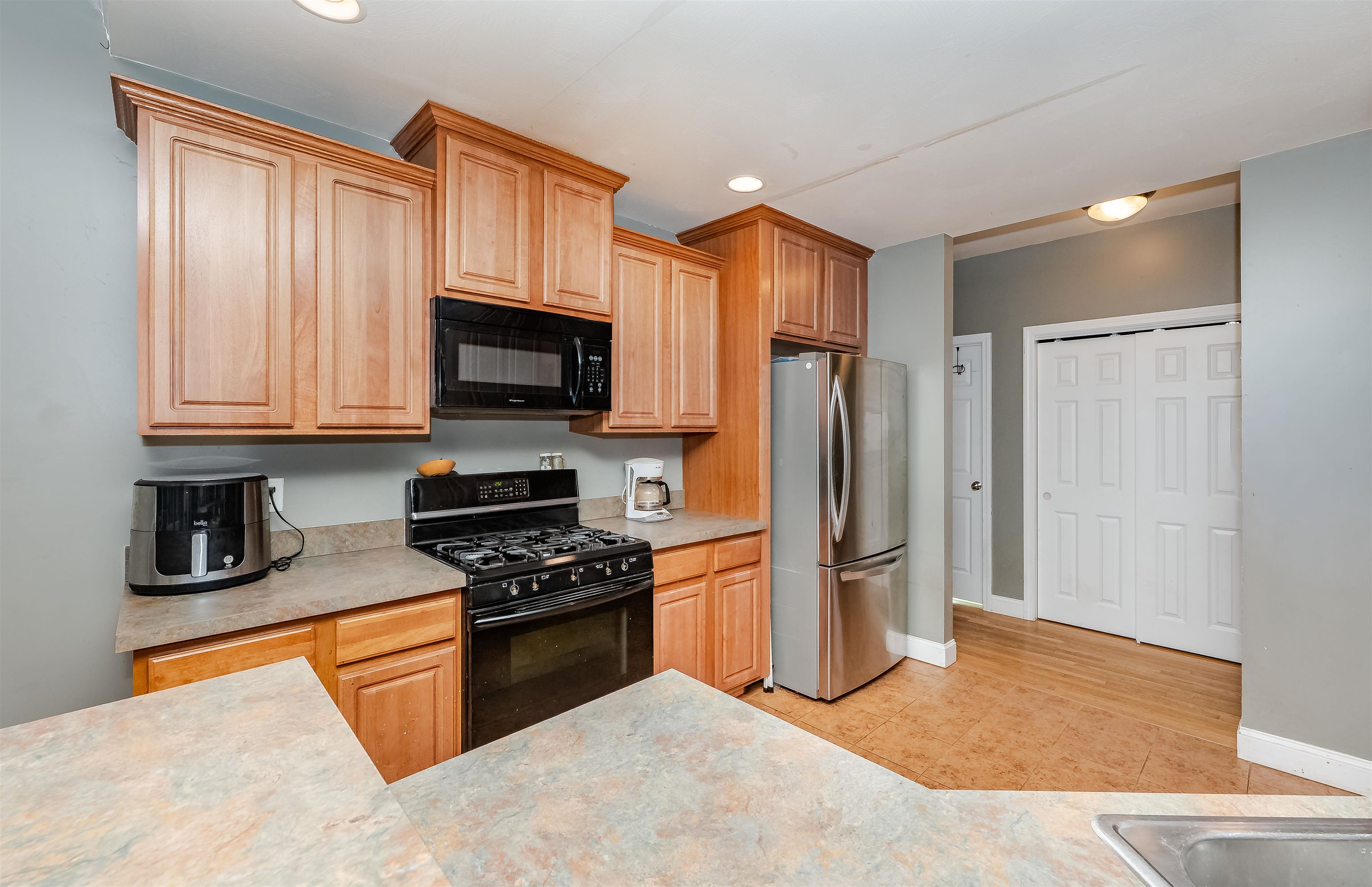 16 Pond Road Raymond, NH 03077 - Photo 7 of 18