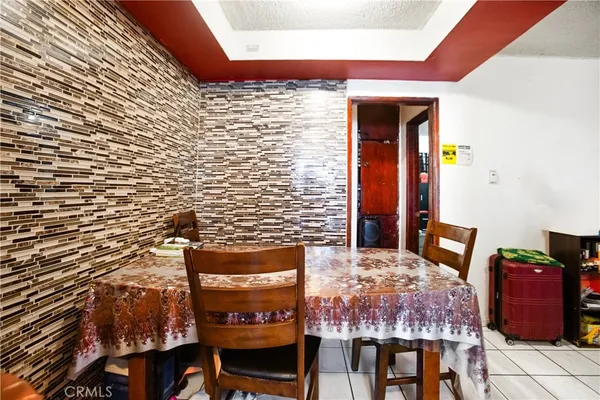 a view of entryway with outdoor area