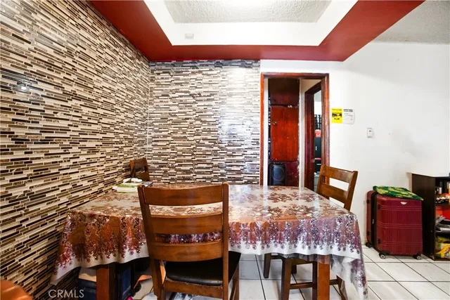 a view of entryway with outdoor area