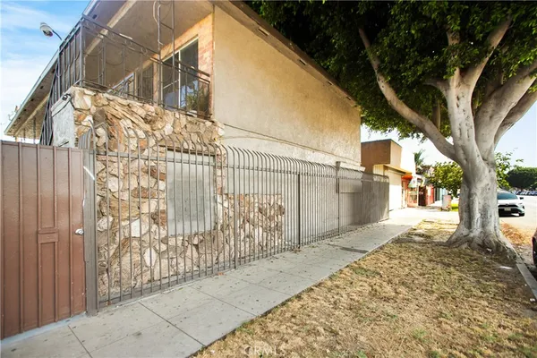 a view of a pathway of a house with a yard