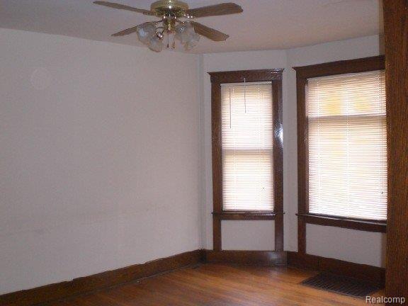 18220 Lahser Road Detroit, MI 48219 - Photo 3 of 7 living2-mfsopt