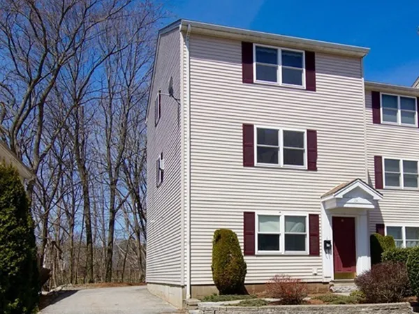 $3,200 | 13 Endicott Street, Unit 1, Peabody, MA 01960