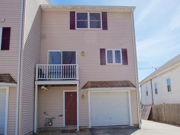 $3,200 | 13 Endicott Street, Unit 1, Peabody, MA 01960