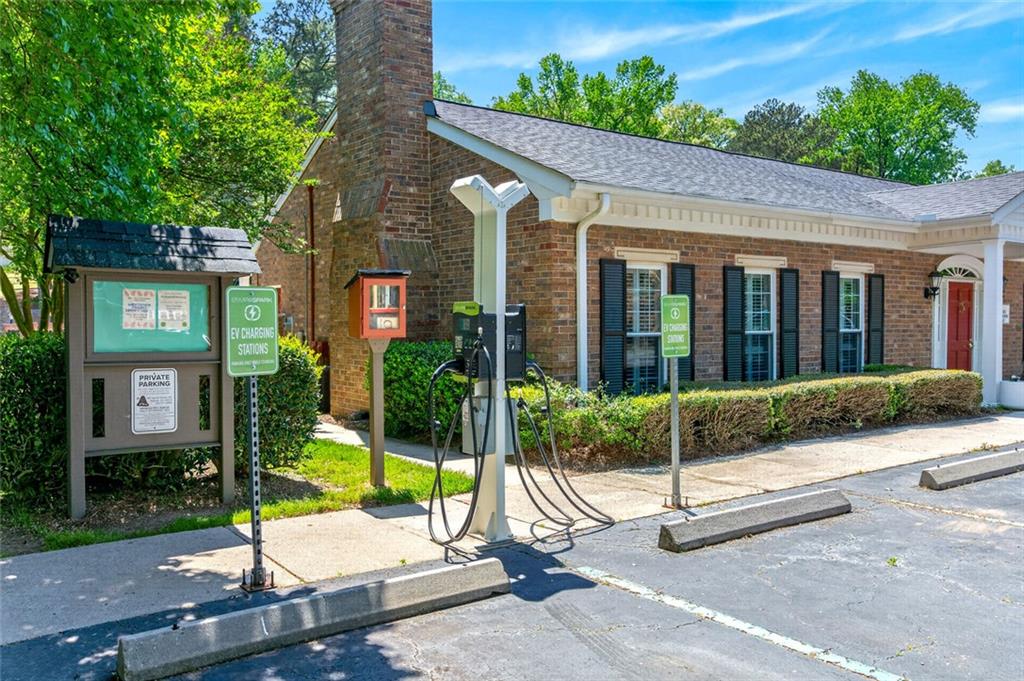 9 Scotland Place Northwest Atlanta, GA 30318 - Photo 37 of 49 a view of a building with a garden