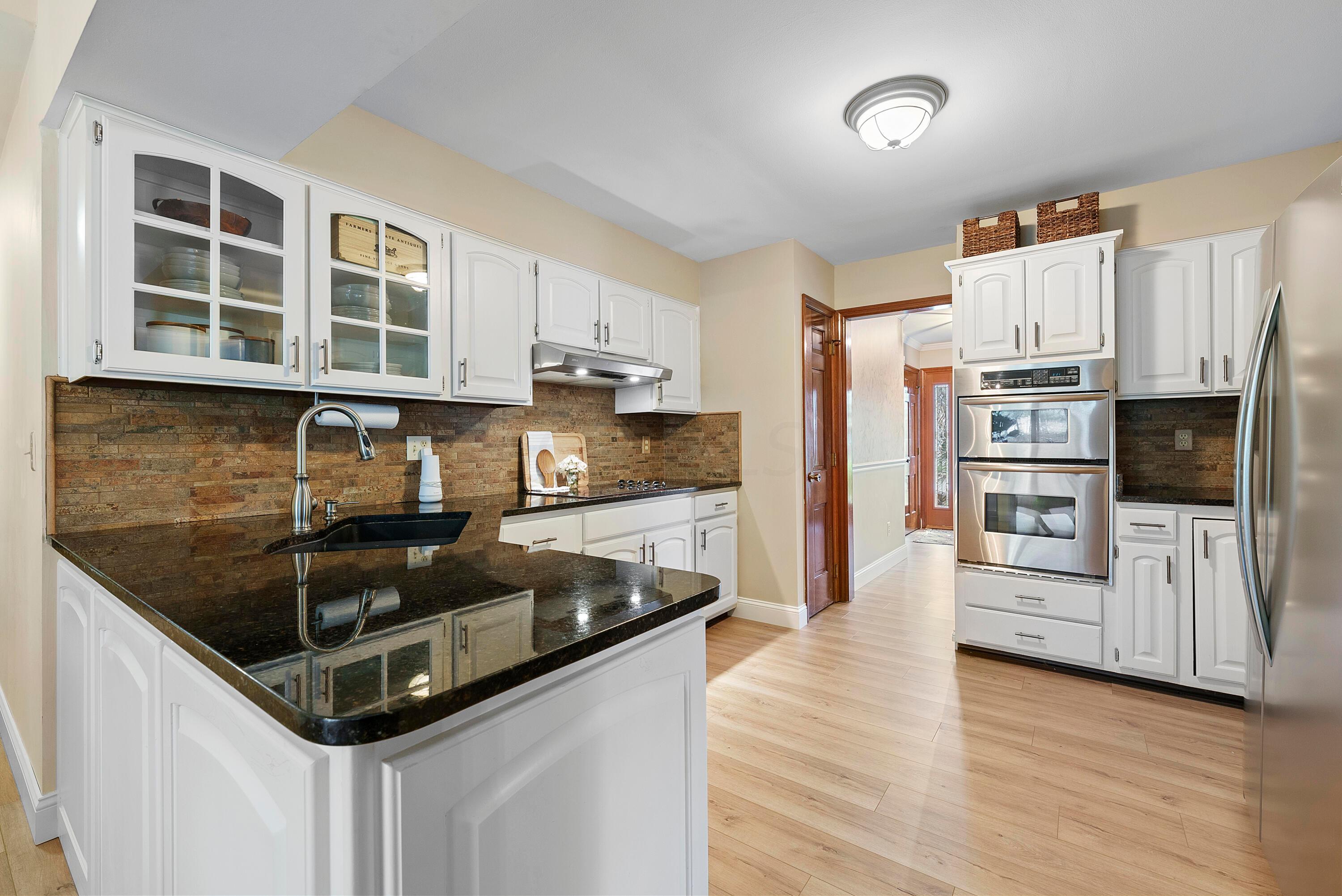 4492 Shire Mill Road Hilliard, OH 43026 - Photo 13 of 39 Kitchen