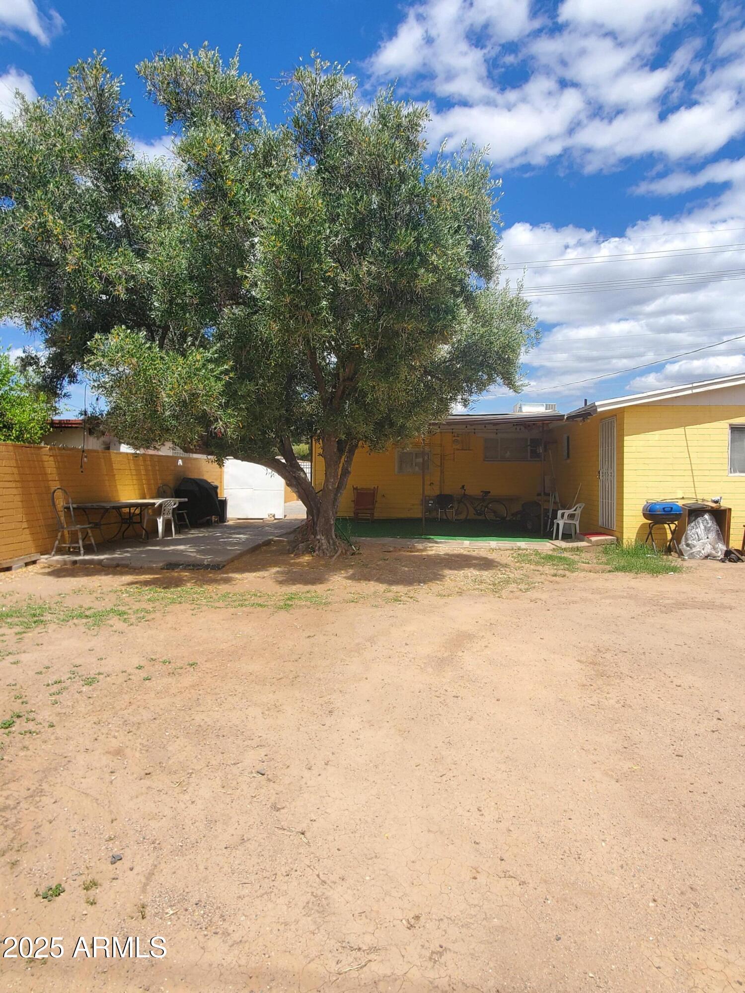 3041 East Osborn Road Phoenix, AZ 85016 - Photo 15 of 22 a view of a outdoor space