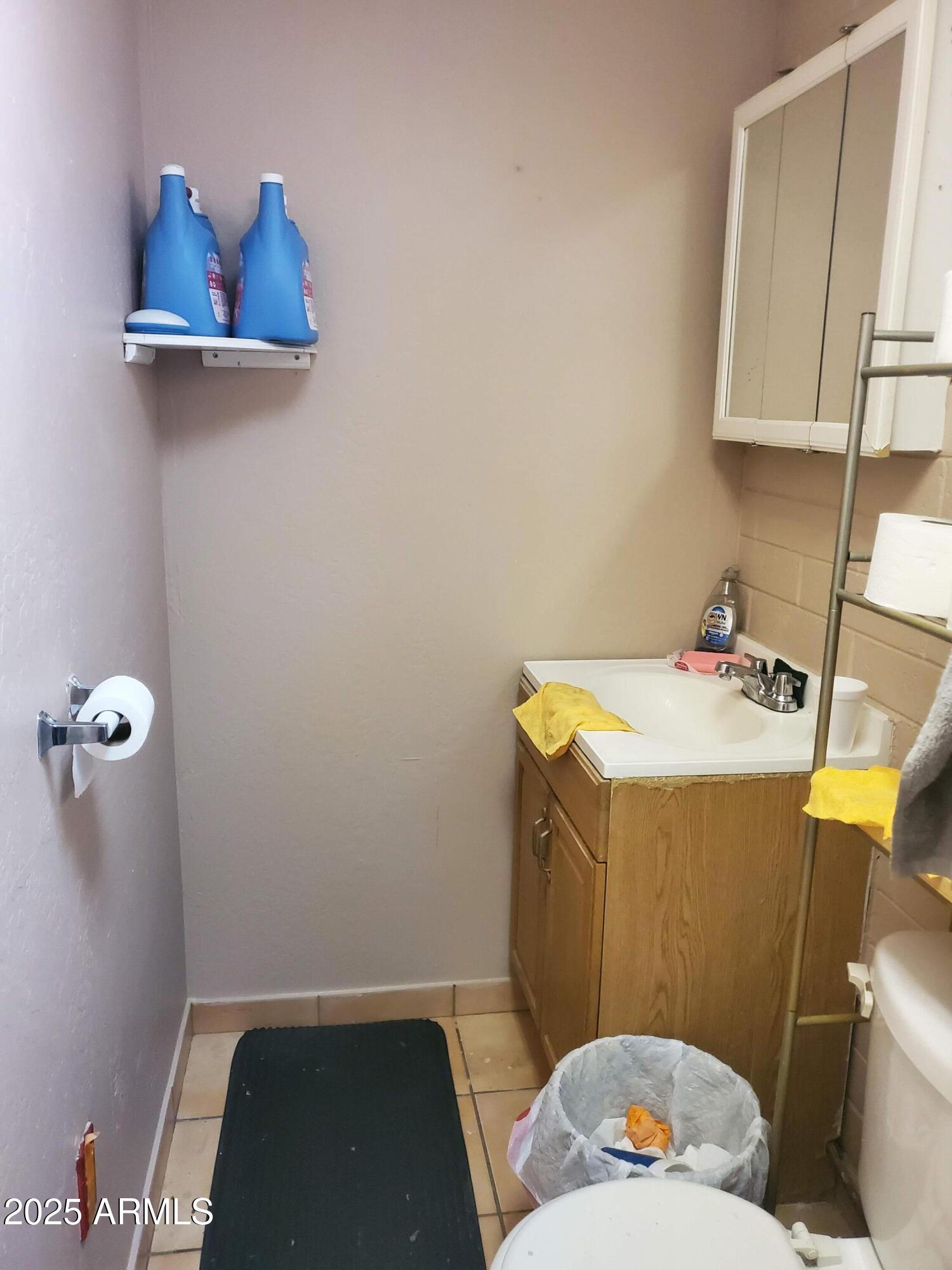 3041 East Osborn Road Phoenix, AZ 85016 - Photo 20 of 22 a bathroom with a sink and a toilet