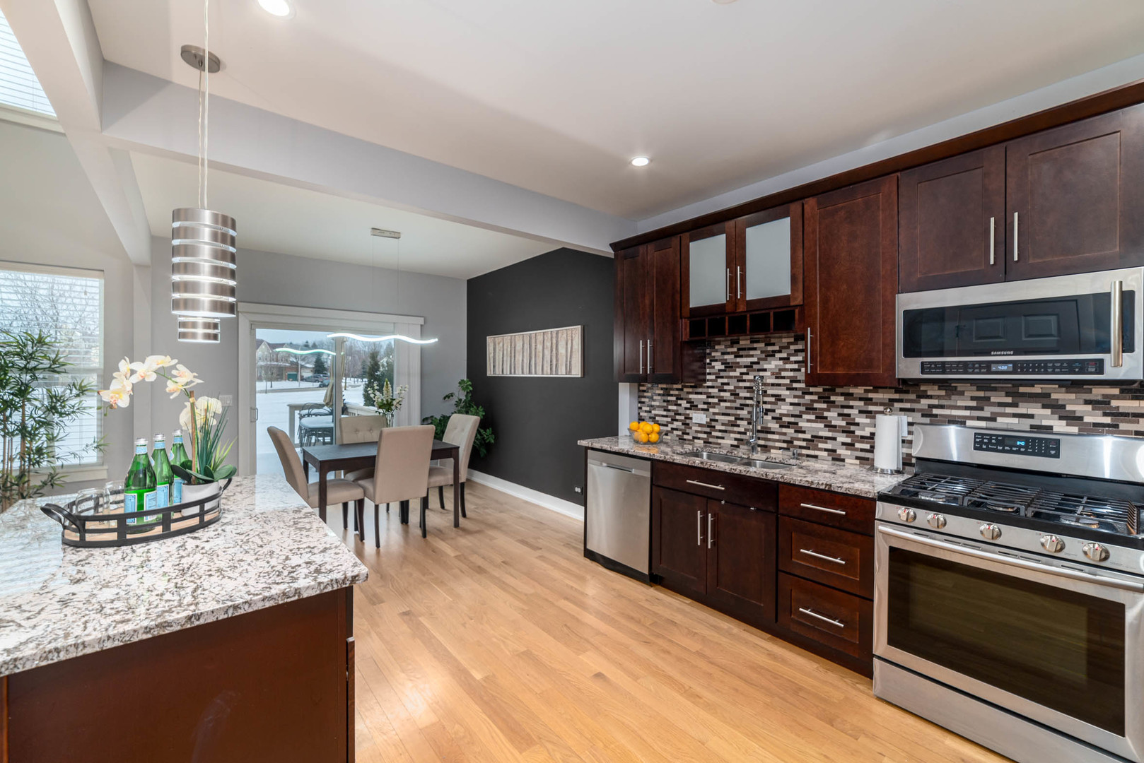 968 Oak Ridge Boulevard Elgin, IL 60120 - Photo 9 of 27