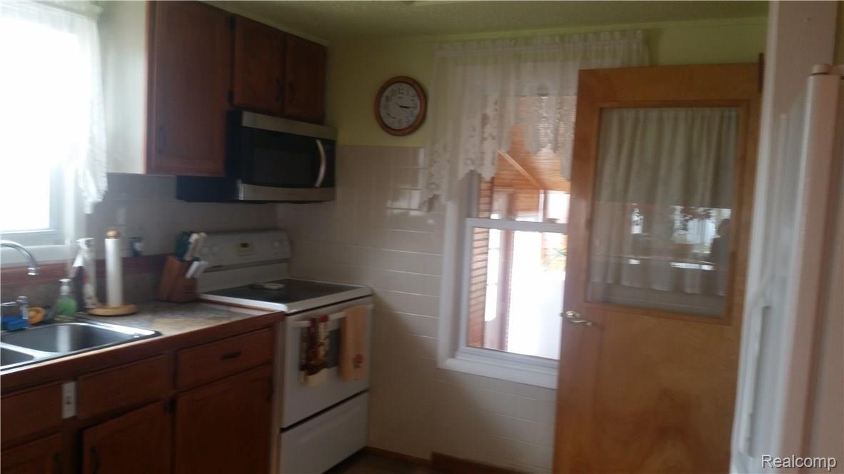 26627 Rialto Street Madison Heights, MI 48071 - Photo 12 of 21 Kitchen view.