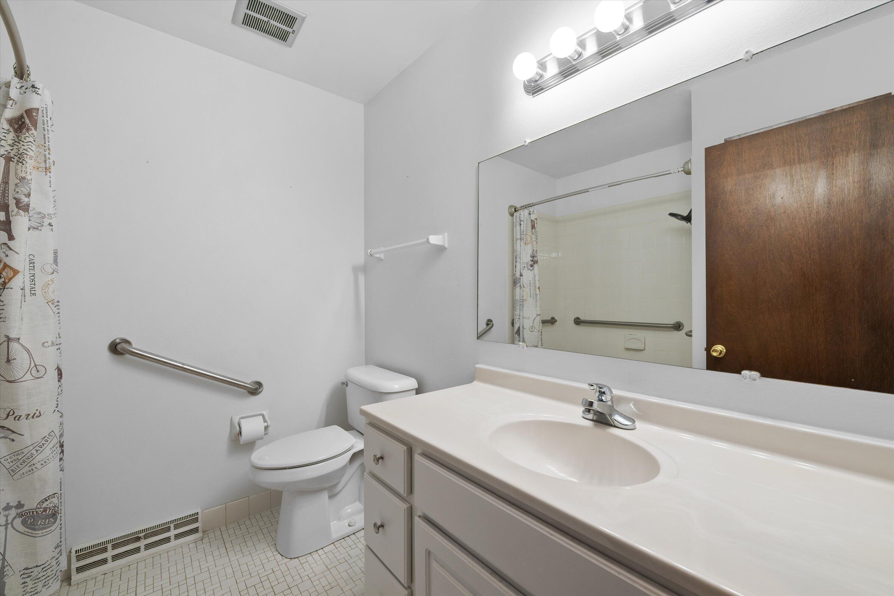 972 Valentine Road Oconomowoc, WI 53066 - Photo 24 of 34 Walk-in shower
